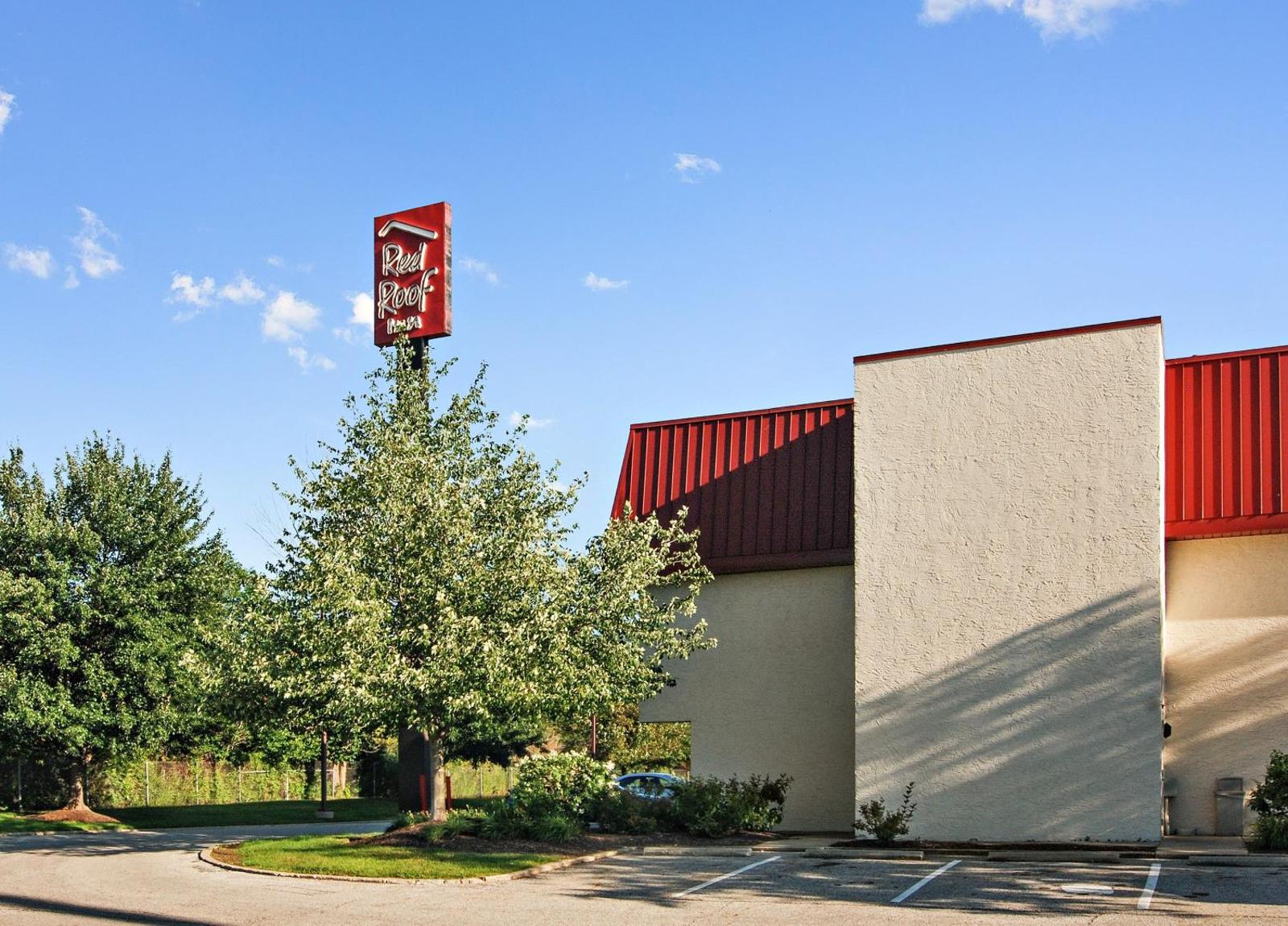 Red Roof Inn Cleveland Airport - Middleburg Heights Main image 2